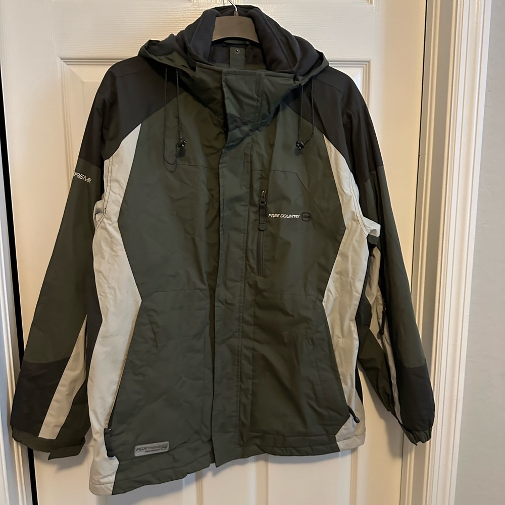 A Free Country vintage men’s jacket, heavy, two-tone green dark and light gree